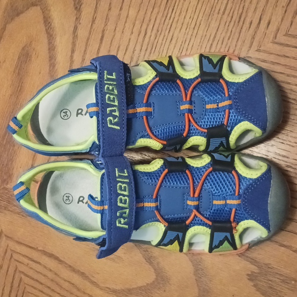 RABBIT Boys water shoes